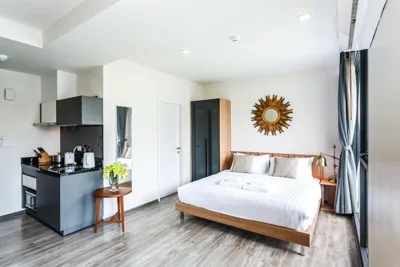 Studio mit Balkon — The Deck Condominium by Lofty